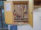 Werkzeugschrank mit Handwerkzeug befüllt, ca. 60x28x85cm Werkzeugschrank mit Handwerkzeug befüllt, ca. 60x28x85cm