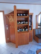 Ausstellungsschrank kombiniertmit Garderobe, ca. 170x80x220cm Ausstellungsschrank kombiniertmit Garderobe, ca. 170x80x220cm