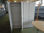 2 Stk. Bene Umkleidespinde, Holz, 80x190x45cm, versperrbar, mit Schlüssel 2 Stk. Bene Umkleidespinde, Holz, 80x190x45cm, versperrbar, mit Schlüssel