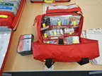 Notfall Kit Erste Hilfe für Flugzeug mit Blutdruckmessgerät Notfall Kit Erste Hilfe für Flugzeug mit Blutdruckmessgerät