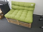 Palettensitzbankmodul mit Sitzauflage und Kissen Palettensitzbankmodul mit Sitzauflage und Kissen