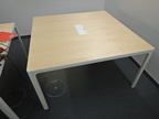 Besprechungstisch ca. 140x140 cm mit Kabeltasse,klappbar Besprechungstisch ca. 140x140 cm mit Kabeltasse,klappbar