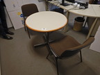 Besprechungstisch mit 2 Stühlen , Durchm: 80 cm Besprechungstisch mit 2 Stühlen , Durchm: 80 cm
