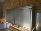 Hängeschrank in Edelstahl, mit Schiebetüre, ca. 160x76x35cm Hängeschrank in Edelstahl, mit Schiebetüre, ca. 160x76x35cm
