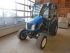 Traktor New Holland Boomer 3045, BJ 2011, ca. 3492 Betriebsstunden, 46 PS, 34kW, 4Zylinder Motor, Stufenlosgetriebe, Komfortkabine, Radio, Allrad, 25km/h Traktor New Holland Boomer 3045, BJ 2011, ca. 3492 Betriebsstunden, 46 PS, 34kW, 4Zylinder Motor, Stufenlosgetriebe, Komfortkabine, Radio, Allrad, 25km/h