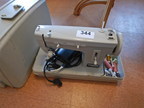 Nähmaschine Universal Singer mit Abdeckung Nähmaschine Universal Singer mit Abdeckung