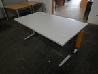 Schreibtisch silber mit Sichtblende ca. 160x80cm Schreibtisch silber mit Sichtblende ca. 160x80cm