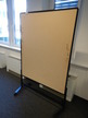 Pinwand, fahrbar, ca. 122x60x193cm Pinwand, fahrbar, ca. 122x60x193cm