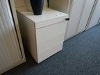 Steelcase Rollcontainer, mit Schlüssel, ca. 44x59x57cm Steelcase Rollcontainer, mit Schlüssel, ca. 44x59x57cm