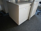 Steelcase Rollcontainer, mit Schlüssel, ca. 44x59x57cm Steelcase Rollcontainer, mit Schlüssel, ca. 44x59x57cm