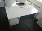 Steelcase Arbeitstisch, ca. 160x80cm, höhenverstellbar, Platte hellgrau, Rahmen silber Steelcase Arbeitstisch, ca. 160x80cm, höhenverstellbar, Platte hellgrau, Rahmen silber