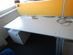 Doppel - Arbeitstischmodul ca. 160x160cm mit Trennwand, Maße pro Arbeitsplatz ca. 160x80cm (Typ A) Doppel - Arbeitstischmodul ca. 160x160cm mit Trennwand, Maße pro Arbeitsplatz ca. 160x80cm (Typ A)