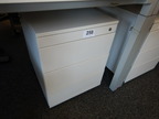 Steelcase Rollcontainer, ohne Schlüssel, ca. 44x59x57cm Steelcase Rollcontainer, ohne Schlüssel, ca. 44x59x57cm