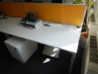 Doppel - Arbeitstischmodul ca. 160x160cm mit Trennwand, Maße pro Arbeitsplatz ca. 160x80cm (Typ A) Doppel - Arbeitstischmodul ca. 160x160cm mit Trennwand, Maße pro Arbeitsplatz ca. 160x80cm (Typ A)