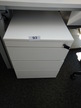 Steelcase Rollcontainer, mit Schlüssel, ca. 44x59x57cm Steelcase Rollcontainer, mit Schlüssel, ca. 44x59x57cm