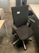 Bürodrehstuhl mit Armlehne in schwarz Bürodrehstuhl mit Armlehne in schwarz