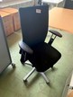 Bürodrehstuhl mit Armlehne in schwarz Bürodrehstuhl mit Armlehne in schwarz