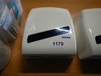 2 Stück ECOLAB Papierspender ca. 30x35x14 in Originalverpackung 2 Stück ECOLAB Papierspender ca. 30x35x14 in Originalverpackung