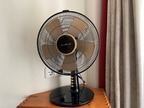 Großposten 18 Stk. Tischventilatoren silber/schwarz/weiß Großposten 18 Stk. Tischventilatoren silber/schwarz/weiß
