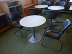 Besprechungstischgruppe mit 2 SATO Besucherstühlen in Leder