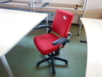 2 Stück HAG Bürodrehstühle in rot mit Armlehne