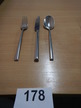270teiliges Besteck-Set bestehend aus 90 Messern, 90 Gabeln, 90 Löffeln 270teiliges Besteck-Set bestehend aus 90 Messern, 90 Gabeln, 90 Löffeln