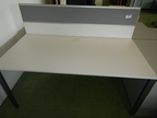 Schreibtisch ca. 160x80cm, mit Rückwand