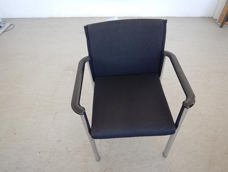 4 Stk. Besucherstühle, schwarz, stapelbar 4 Stk. Besucherstühle, schwarz, stapelbar