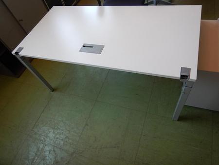 Steelcase Schreibtisch, ca. 160x80cm, Gestell grau, Platte weiß