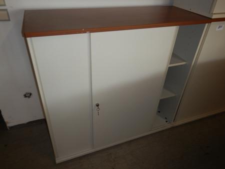 BENE Aktenschrank 120x110 cm mit Schiebetüren 3 Ordnerhöhen BENE Aktenschrank 120x110 cm mit Schiebetüren 3 Ordnerhöhen