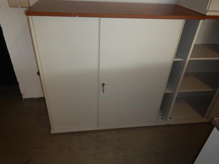 BENE Aktenschrank 120x110 cm mit Schiebetüren 3 Ordnerhöhen BENE Aktenschrank 120x110 cm mit Schiebetüren 3 Ordnerhöhen