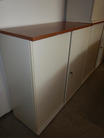 BENE Aktenschrank 120x110 cm mit Schiebetüren 3 Ordnerhöhen BENE Aktenschrank 120x110 cm mit Schiebetüren 3 Ordnerhöhen