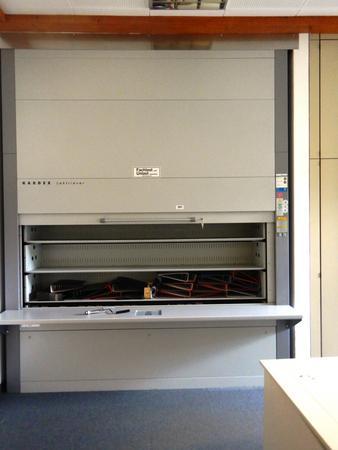 KARDEX LEKTRIEVER - PATERNOSTER automatisiertes Dokumentenablagesystem, (www.kardex.com) ca. 256 x 150 x 310cm (28cm Fachebene) KARDEX LEKTRIEVER - PATERNOSTER automatisiertes Dokumentenablagesystem, (www.kardex.com) ca. 256 x 150 x 310cm (28cm Fachebene)