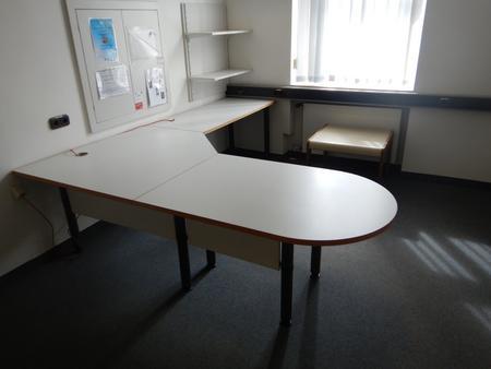 Inhalt eines kompletten Büros Schreibtisch ca. 250x220 cm Winkelkombination Inhalt eines kompletten Büros Schreibtisch ca. 250x220 cm Winkelkombination