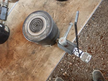 Hydraulikzylinder Lukas LCS50/ 60PN700, mit manuell entsperrbarem Rückschlagventil, 700bar, 60mm Hub Hydraulikzylinder Lukas LCS50/ 60PN700, mit manuell entsperrbarem Rückschlagventil, 700bar, 60mm Hub