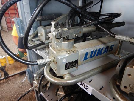 Lukas hydraulische Handpumpe LH1, 0.5-70, mit Fußgestell und Schlauch Lukas hydraulische Handpumpe LH1, 0.5-70, mit Fußgestell und Schlauch