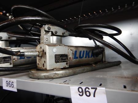 Lukas hydraulische Handpumpe LH1, 0.5-70, mit Fußgestell und Schlauch Lukas hydraulische Handpumpe LH1, 0.5-70, mit Fußgestell und Schlauch