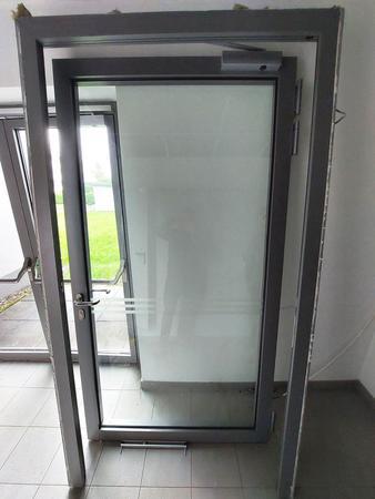 Alu-Feuerabschlusstüre mit Zarge E30-C/1 (vormals T30), inkl. Bolzen-Mehrfachverriegelung, B=137 H=240 cm Außenabmessung Hersteller Peneder Feuerschutz GmbH, Baujahr 2009; inkl. Zertifikat und IBS-Gutachten Alu-Feuerabschlusstüre mit Zarge E30-C/1 (vormals T30), inkl. Bolzen-Mehrfachverriegelung, B=137 H=240 cm Außenabmessung Hersteller Peneder Feuerschutz GmbH, Baujahr 2009; inkl. Zertifikat und IBS-Gutachten
