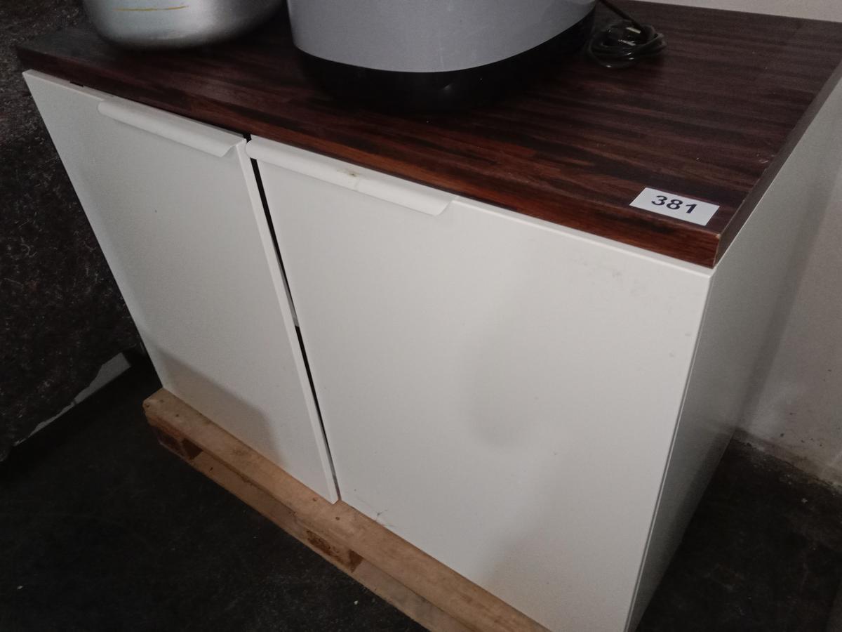 Servierschrank mit 2 Flügeltüren?d=2024-09-21 07:56:04