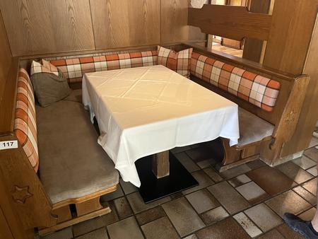 1 U frmige Sitzbankgruppe rustikal mit Tisch ca. 330x210 cm mit Tisch