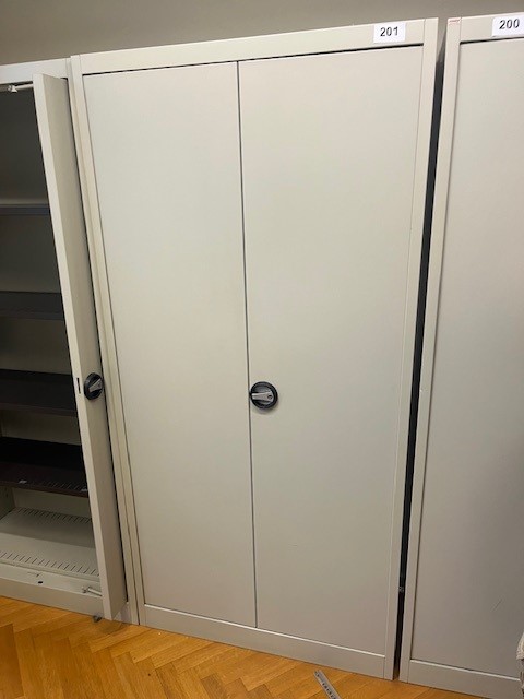 Werkzeug-,Archivschrank in Metall Doppeltüre ca.95/42/196 cm?d=2024-09-21 09:37:31