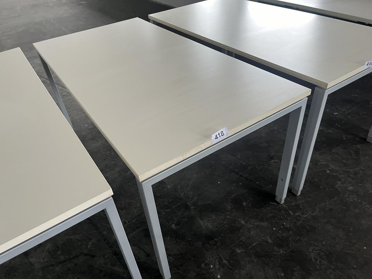 Schreibtisch ca. 160x80 cm Rahmen silber?d=2024-09-21 09:55:28