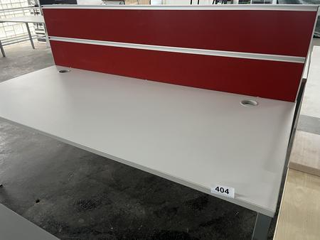 Schreibtisch ca. 180x80 cm Rahmen grau, Arbeitsplatte hell