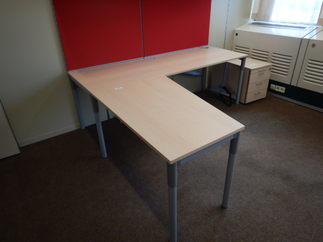 Schreibtisch Winkelkombination ca. 220x195 cm?d=2024-11-01 06:35:28