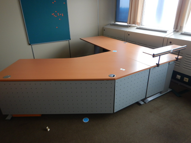 Schreibtisch Winkelkombination ca. 280x280 cm?d=2024-11-01 04:27:38