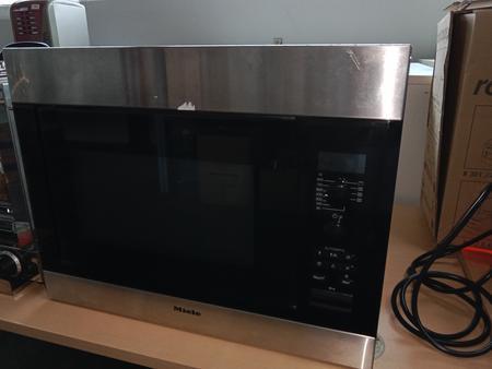 MIELE Mikrowelle Einbaugert V 8 GFM