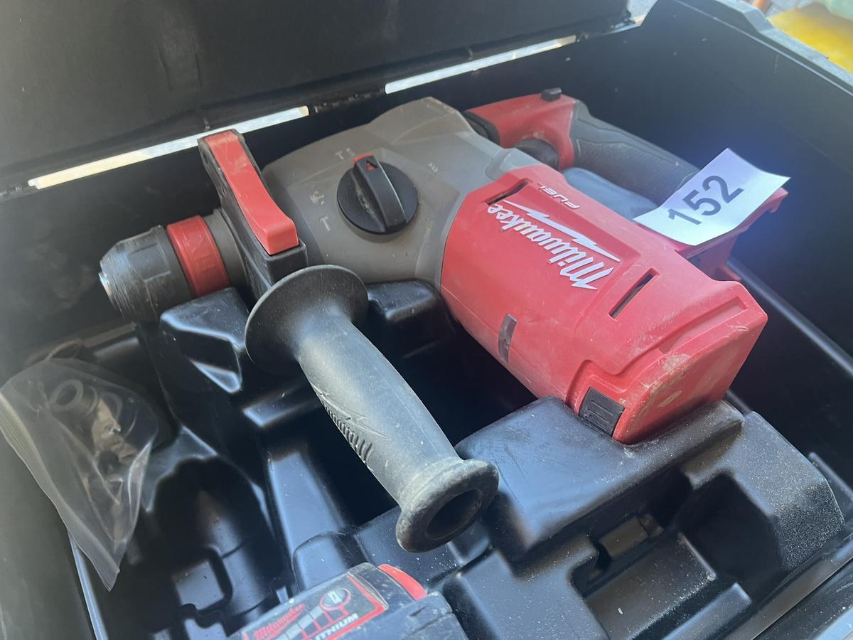 Milwaukee M 18 CHX Akku Bohrhammer mit Ladegerät im Koffer