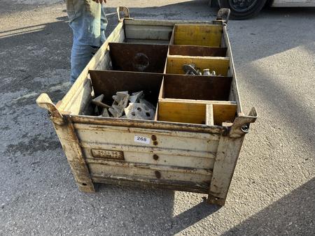 1 Mehrzweckbox befllt mit Schalungszubehr (Muttern usw.)