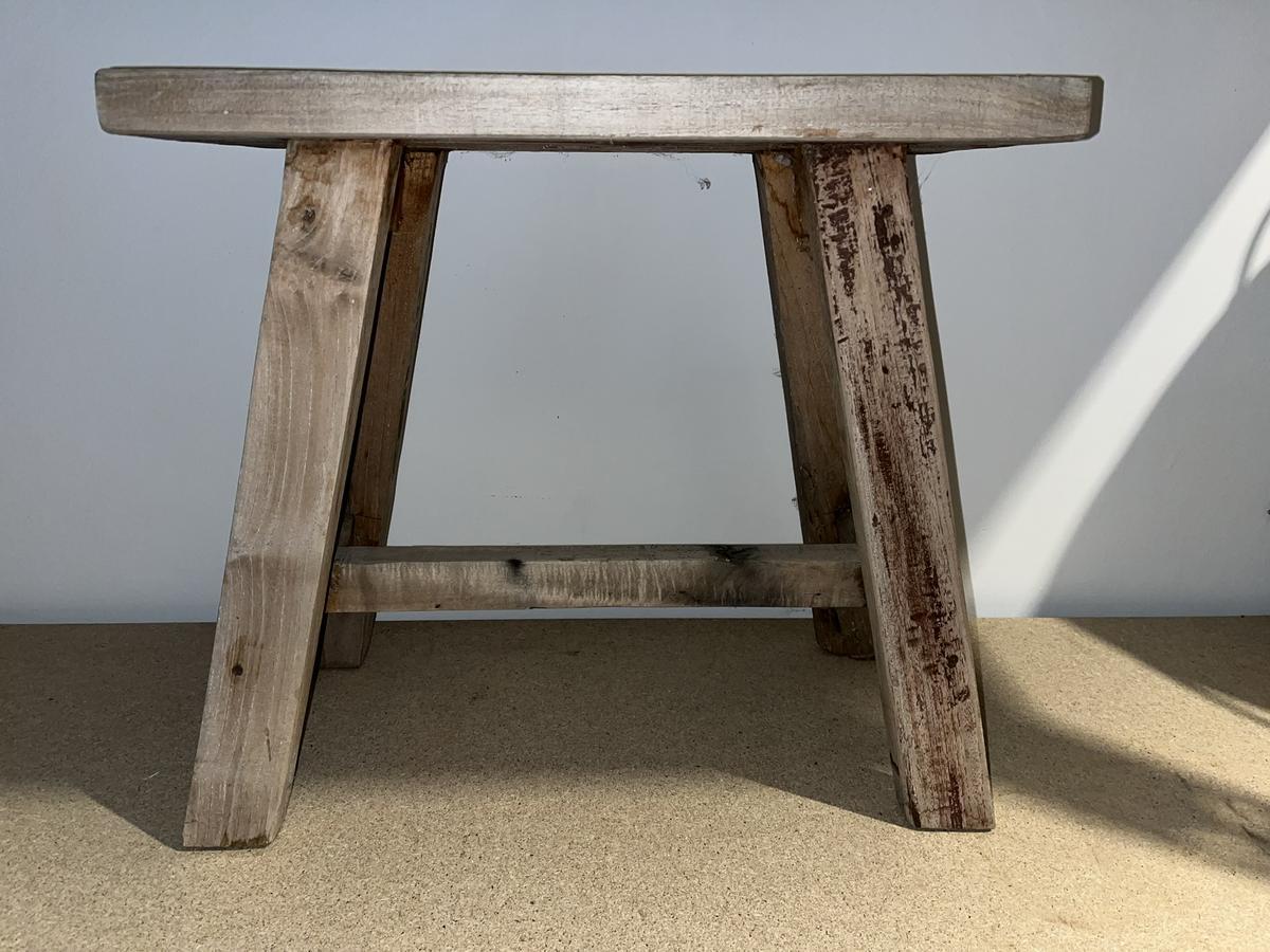 Hocker aus recyceltem Teakholz?d=2024-11-01 05:43:55