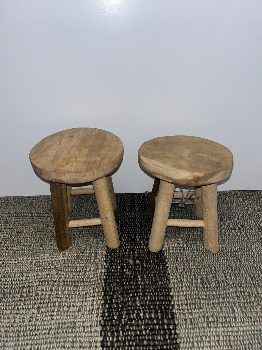 2x Holzhocker mini?d=2024-11-01 04:44:37